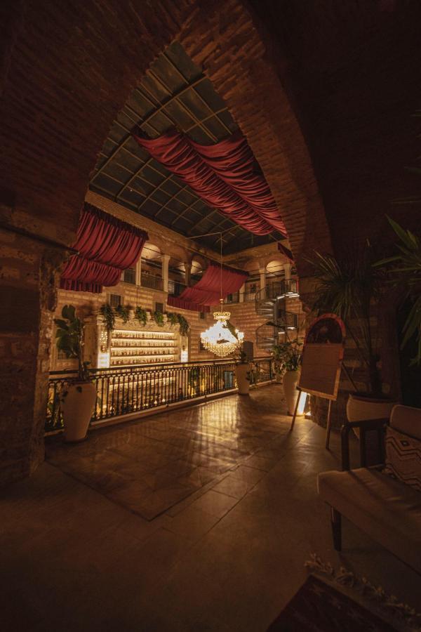 Han 1772 Hotel Istanbul Exteriör bild The interior of the restaurant