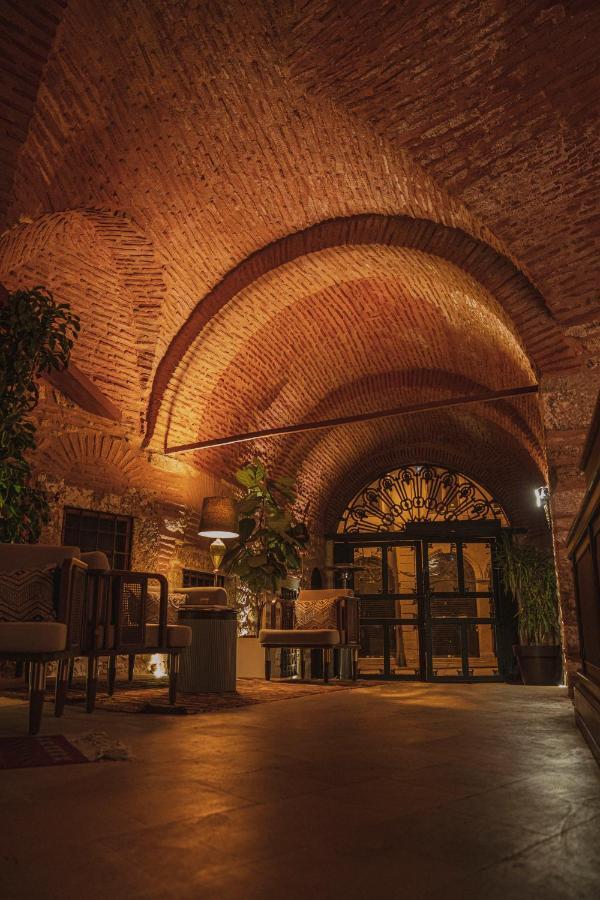 Han 1772 Hotel Istanbul Exteriör bild The vaulted ceiling of the restaurant
