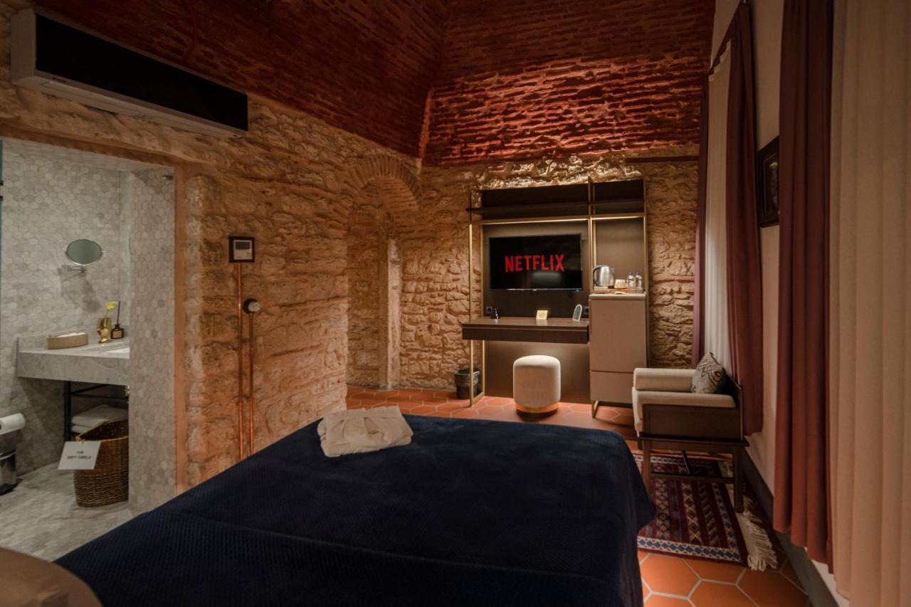 Han 1772 Hotel Istanbul Exteriör bild A room at the hotel