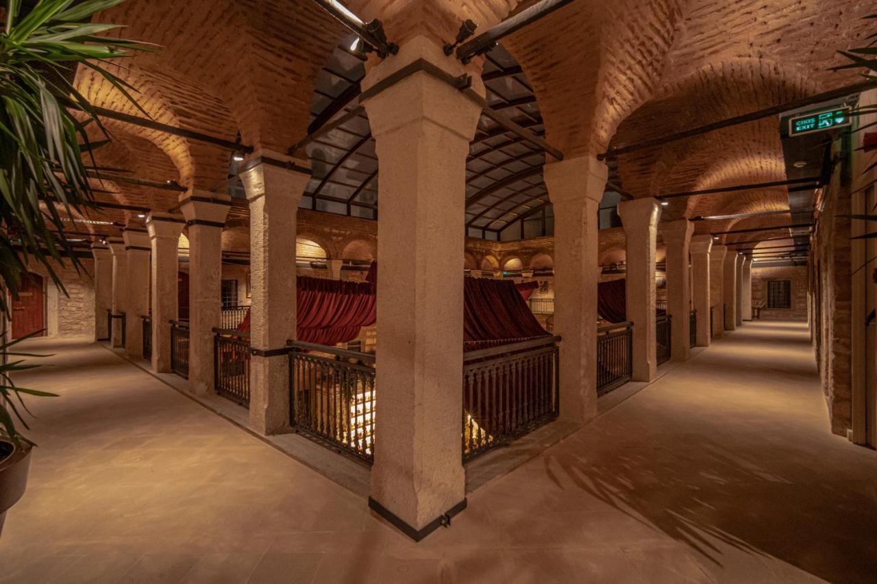 Han 1772 Hotel Istanbul Exteriör bild The interior of the restored Al-Jalsa Theatre