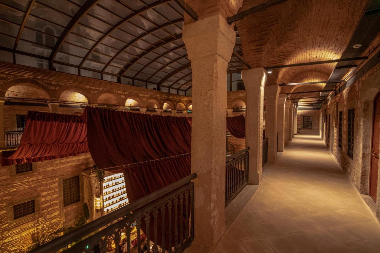 Han 1772 Hotel Istanbul Exteriör bild The interior of the theatre