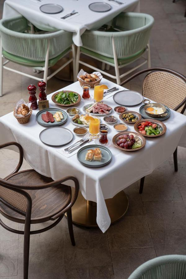 Han 1772 Hotel Istanbul Exteriör bild A traditional Turkish breakfast